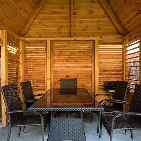 شقة Comfortable Close To The